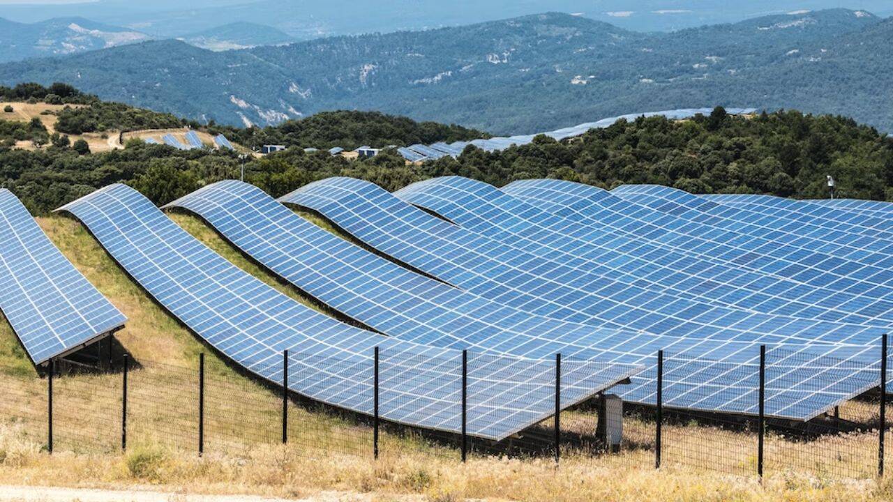 campuri cu terenuri fotovoltaice